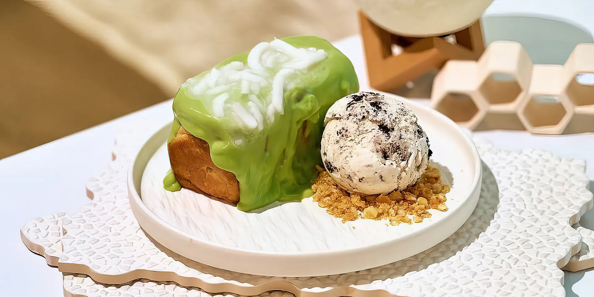 MEEKHUN Dessert Cafe