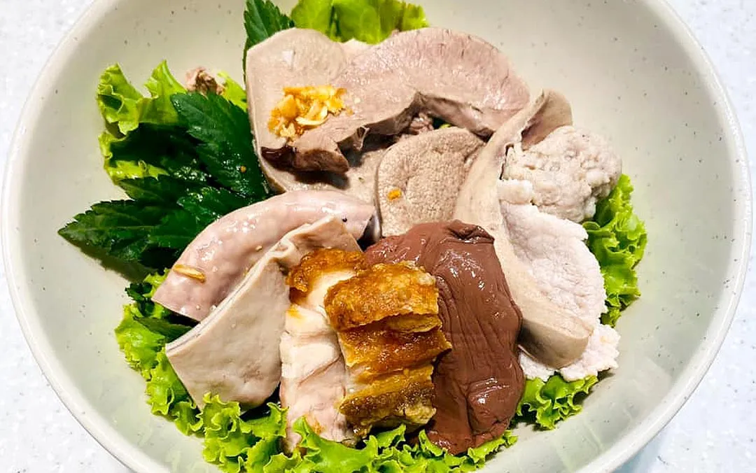 ต้มเลือดหมูจุฬาซอย 9 นายยิ๊งเจ้าเก่า