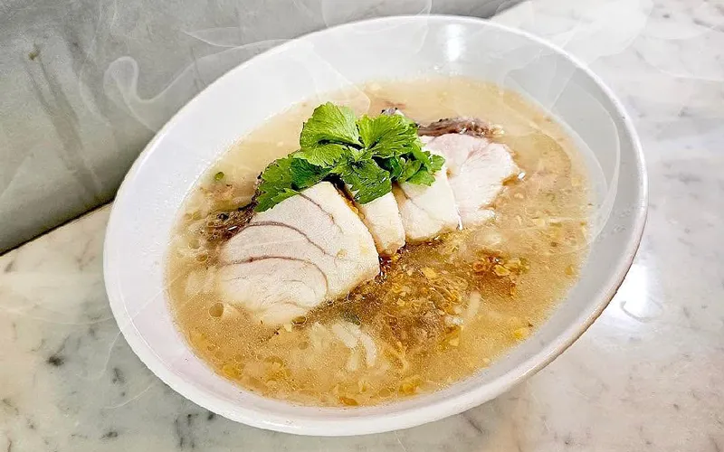 ข้าวต้มไฮ้ (เจ้าเก่าสามย่าน)