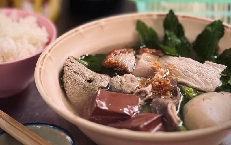 เจ้ยุ ต้มเลือดหมู จุฬาฯ 50